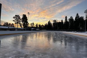 Lue lisää aiheesta Keskuskentällä jäädytys aloitettu